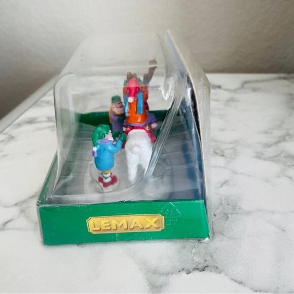 Lemax Village Collection figurine called "Storybook Santa". - Picture 3 of 7